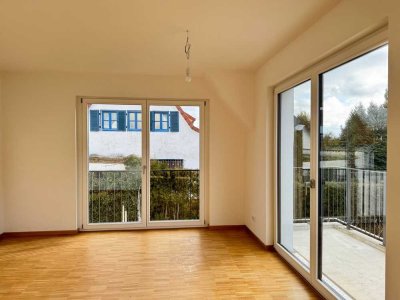 Erstbezug: tolle Maisonnette-Wohnung mit eigenem Hauseingang, Balkon, Fussb.heiz. 2 Bäder, Parkett.