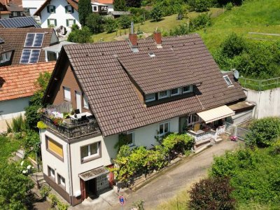 Lage, Lage, Lage! Zweifamilienhaus mit Mini-Apartment in Oberkirch