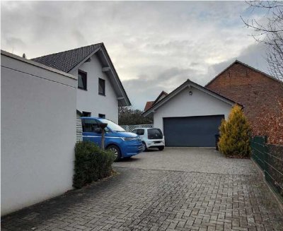 Ihr neues Zuhause! Attraktives EFH mit Doppelgarage und Carport in ruhiger Lage *PROVISIONSFREI*