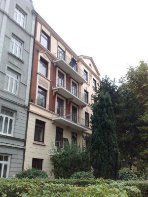 STRESEMANNSTR. FRISCH REN. + MOD. 2 ZIMMER - ALTBAU + 2 BALKONE HAMBURG-BAHRENFELD