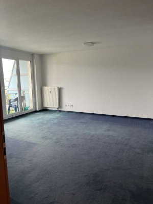 Schöne 3-Zi. Wohnung mit EBK und zwei Balkonen