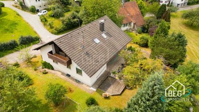 Einfamilienhaus in idyllischer Lage mit großzügigem Garten und Bauoptionen