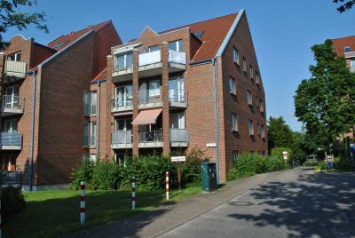 Stilvolle 2-Zimmer-Erdgeschosswohnung mit Balkon und EBK in Pinneberg