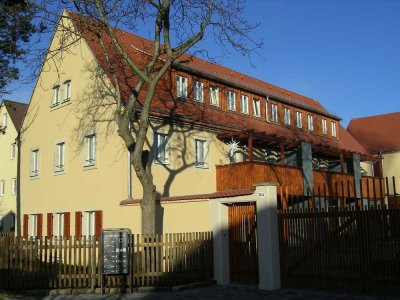 Ruhige und wunderschöne 3 Zimmer-Wohnung im sanierten Dreiseitenhof mit Gartenterrasse und Balkon