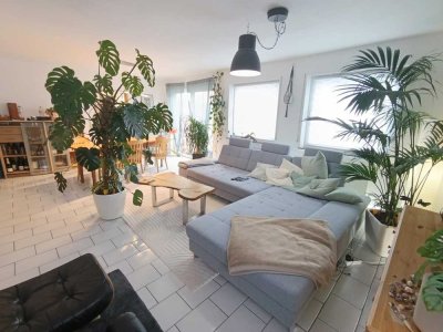 Schöne, helle 3 ZKB-Wohnung mit Balkon in ruhiger Lage