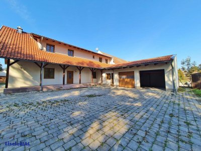 Einfamilienhaus. Familienstützpunkt mit möglichem Zweithaus und Baumhaus.