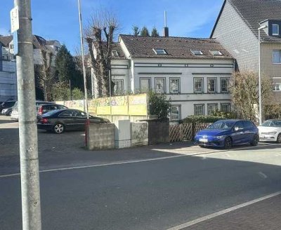 Seltene Gelegenheit…Lichtdurchflutete EG-Wohnung im Zweifamilienhaus mit zwei Terrassen und Garten