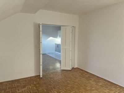 Wohnkomfort in Top-Lage: Charmante 2,5 Zimmer-Wohnung mit Einbauküche im Herzen von Refrath!