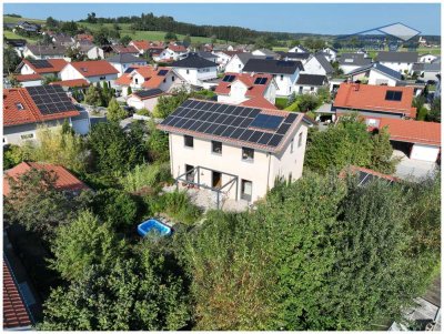 Nachhaltiges Traumhaus: Niedrigenergie-Einfamilienhaus mit moderner Wärmepumpe & romantischem Garten