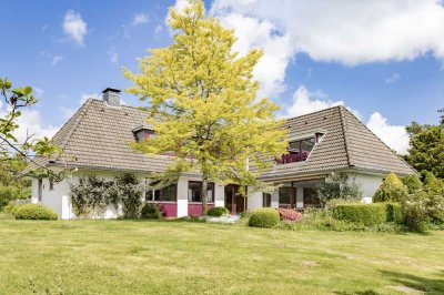 Gepflegtes Einfamilienhaus mit parkähnlichem Garten