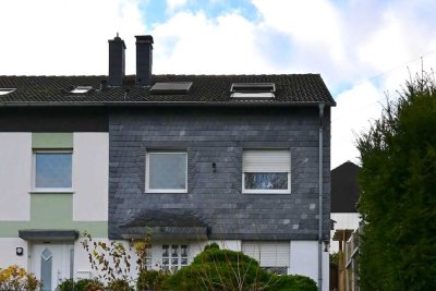 Schön geschnittenes Einfamilienhaus, 4-5 Zimmer, Kamin und Garage, beliebte Lage!