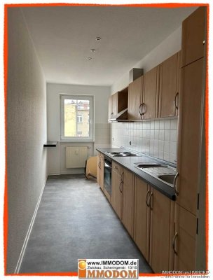 3-Zimmer-Wohnung im Zentrum von Zwickau mit EINBAUKÜCHE,  BALKON und Personenaufzug