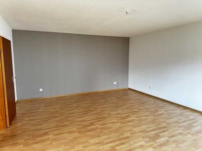 3-Zimmer-Erdgeschoss-/Souterrainwohnung mit großem Abstellraum in Groß-Gerau zu vermieten