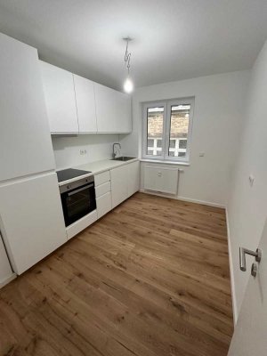 Erstbezug: Kernsanierte 3-Zimmer-Wohnung mit Einbauküche und Balkon in Stuttgart-West