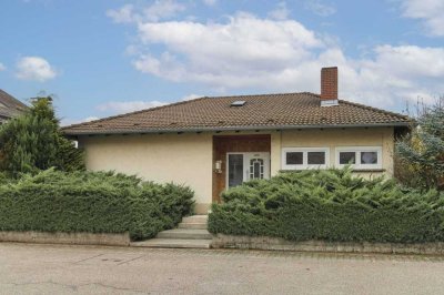 Großzügiger und lichtdurchfluteter Bungalow mit Garten, Garage und Sauna