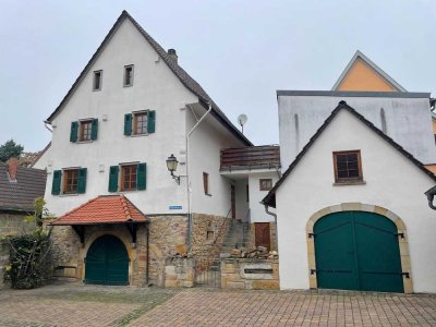 Wohnen im zweitältesten Haus von Freinsheim: Renoviertes Einfamilienhaus mit Garage und Stellplatz