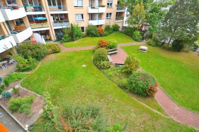 Erstbezug nach Sanierung - helle, ruhige 2-Zimmerwohnung mit Balkon und neuer Einbauküche