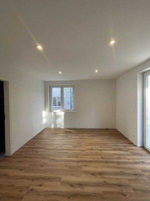 Erstbezug nach Sanierung - moderne 1,5 Zimmer Wohnung mit Balkon