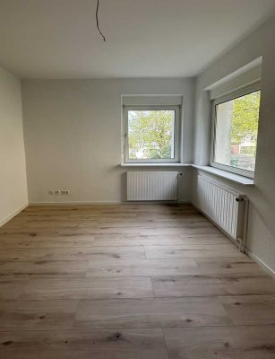 1 Monat mietfrei! Teilsanierte 3 - Zimmer Wohnung im EG zu vermieten!