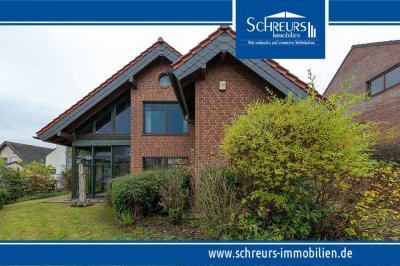 Exklusives Architektenhaus im modernen Chalet-Stil in familienfreundlicher Wohnlage in Neukirchen-Vl