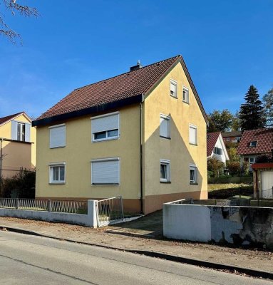 Dreifamilienhaus mit Potenzial: Ideal für Mehrgenerationen oder Kapitalanlage