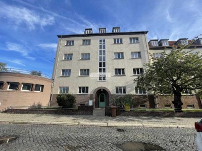 antaris Immobilien GmbH ** Individuelle 2,5 Raum Dachgeschossperle im Hanseviertel!**