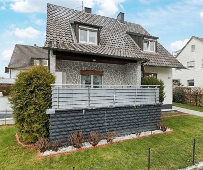 Großzügiges Ein- bis Zweifamilienhaus mit Garage und Garten!