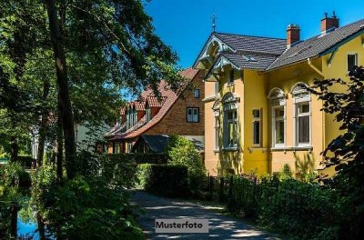 Neuwertiges Doppelhaus mit jeweils einer Garage - provisionsfrei