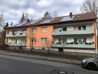 Gepflegte, möblierte 2-Raum-Dachgeschosswohnung mit Einbauküche in Erlangen