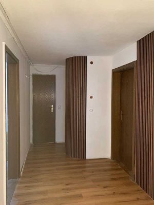 Reserviert: Erstbezug nach Sanierung mit Balkon und Einbauküche: Schöne 4,5-Zimmer-Wohnung