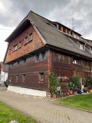 Schöne Wohnung in denkmalgeschütztem Altbau