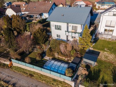 ENTZÜCKENDES EINFAMILIENHAUS MIT FERNSICHT UND POOL