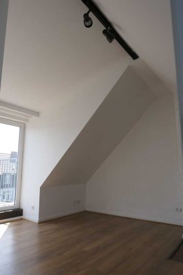 Kleine Rarität. Dachgeschossapp. zum Liebhaben. 1,5 Zi.+Dachterrasse+separate Küche.