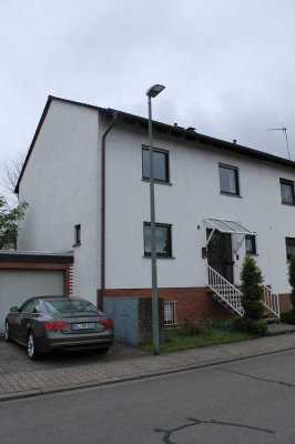 Attraktive Doppelhaushälfte in Bruchmühlbach-Miesau