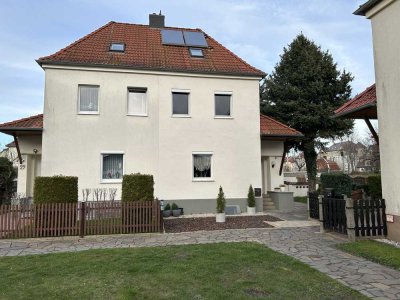 Hochwertig kernsanierte, freie (01/25) Doppelhaushälfte mit ausgebautem DG+schönem Garten in Taucha