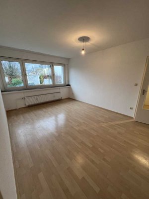 Vollständig renovierte Wohnung mit zweieinhalb Zimmern und EBK in Essen-Heisingen, nahe Baldeneysee