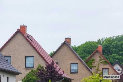 Einfamilienhaus mit 2 Carports