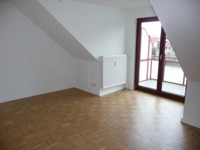 Elmshorn-Zentrum, gemütliche 2,5-Zi.-Whg. m. Balkon, NEUER Einbauküche, V'bad,  frisch renoviert !