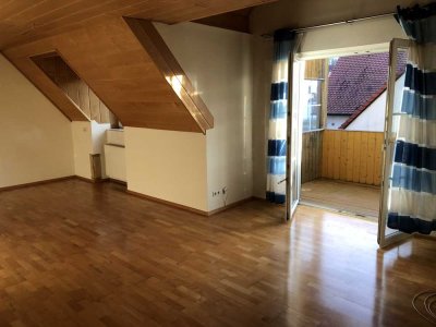 Freundliche und helle 3,5-Zimmer-Wohnung mit gehobener Ausstattung mit EBK in Wallerstein