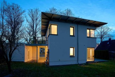 DEUTSCHMANN IMMOBILIEN ***** ivd - 1A-Stadtvilla aus 2016 mit Küche, Garage und Luftwärmepumpe!