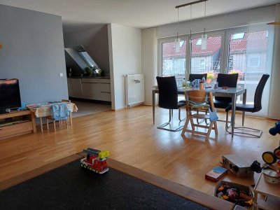 Geschmackvolle, modernisierte 4-Raum-Maisonette-Wohnung mit geh. Innenausstattung mit Balkon