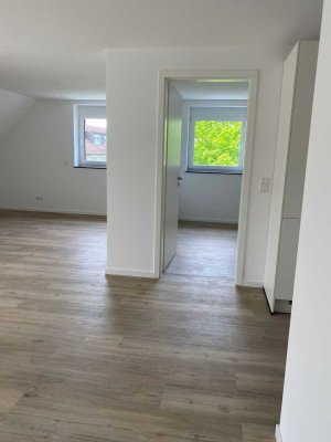 Schöne 3 Zimmer Dachgeschosswohnung mit Balkon