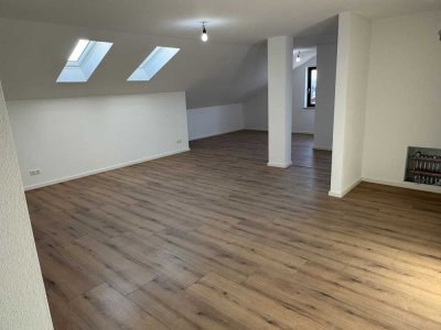 ERSTBEZUG - 3,5 Zimmer DG-Wohnung, KNX Smart-Home, Klima