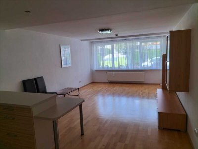 Exklusive, modernisierte Erdgeschoss-2-Zimmer-Wohnung mit Balkon und Einbauküche in Geretsried