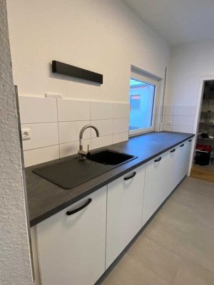 Vollständig renovierte 3-Zimmer-Wohnung mit Terrasse, Balkon und Einbauküche in Framersheim