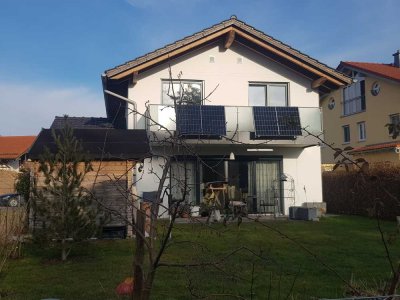 Großer Garten und schöner Ausblick: gehobenes großes Einfamilienhaus in Neubeuern