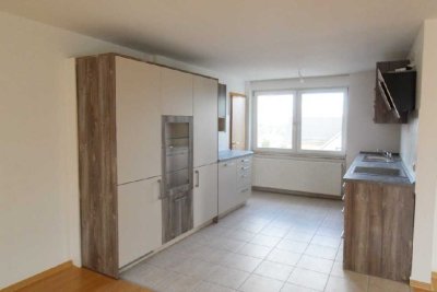 3-Raumwohnung mit Balkon und offenem Wohn / Küchenbereich, neue EBK