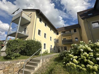 Helle 2-Raumwohnung mit tollem Sonnenbalkon und großer Küche in Reichenbach!