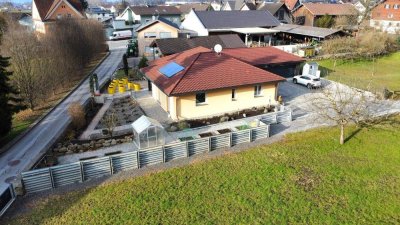 Energieeffizienter Bungalow mit Doppelgarage und Gemüsegarten in Hohenems