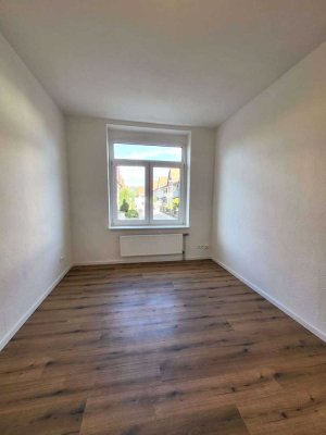 *Ideal für Singles oder Paare* 2-Raumwohnung + frisch renoviert + neuer Laminatboden + EBK-Option!